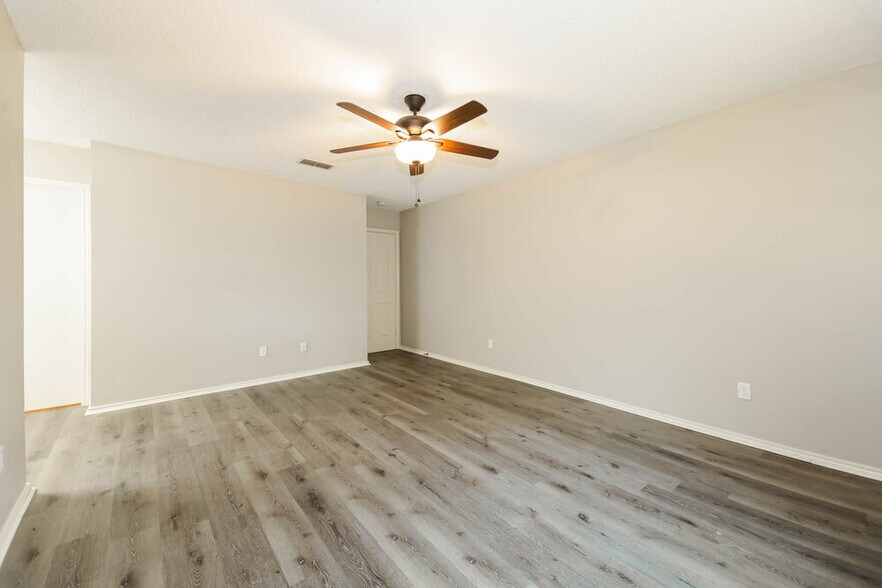 Building Photo - 7618 Creek Wood Dr