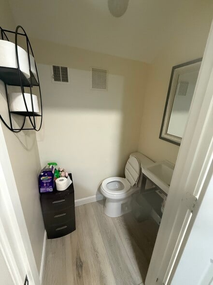 Building Photo - 1000 Harvard St