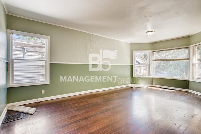 Building Photo - LOCATION, LOCATION, LOCATION! Spacious S Portland Home Walking Distance to PSU and Downtown! MUST...