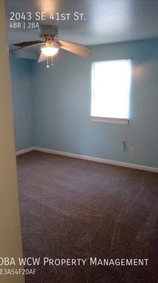 Building Photo - 2043 SE 41st St