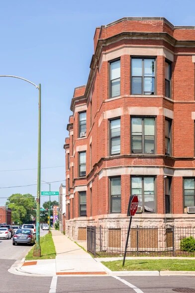 Building Photo - 146 W 66th St
