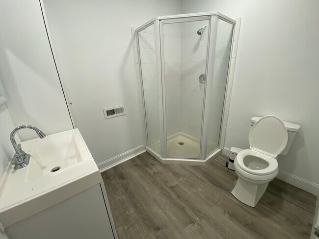 Building Photo - 26 Seneca Rd