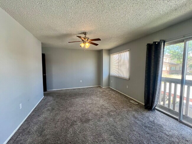 Building Photo - 2567 Rainbow Dr