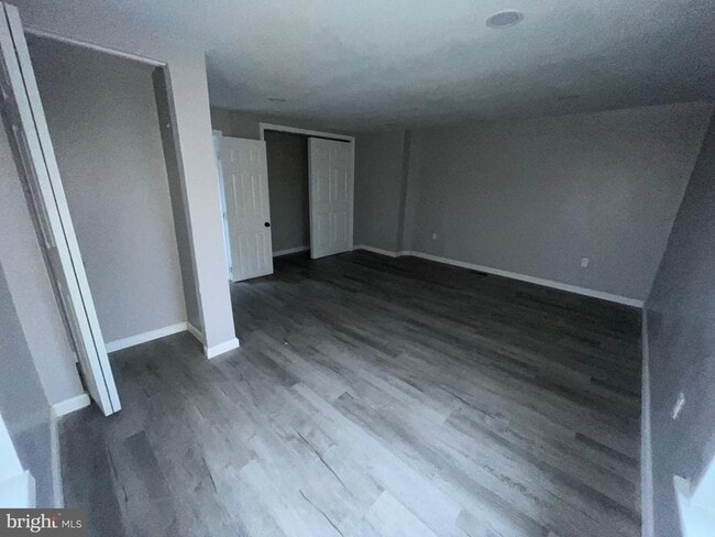 Building Photo - 6413 Buist Ave