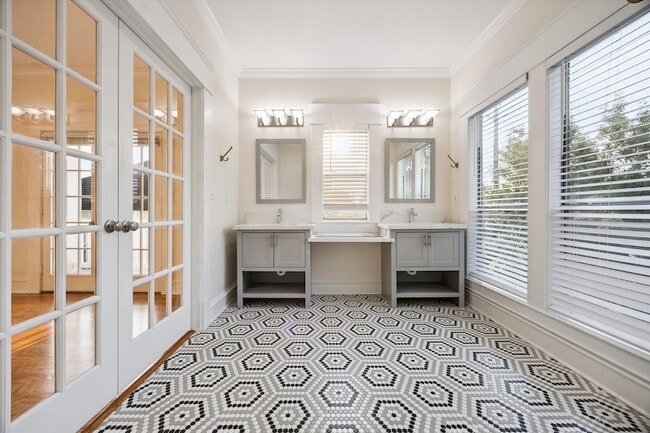 Building Photo - 1847 Cortlandt St