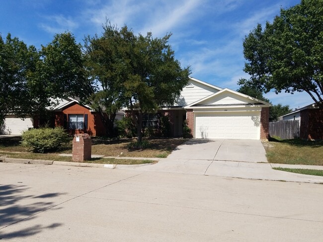 Building Photo - 1108 Springcreek Dr