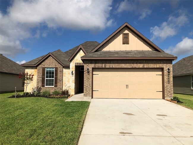 Primary Photo - 1006 Old Vine Rd