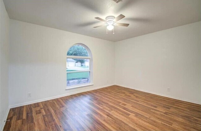 Building Photo - 17211 Rolling Creek Dr
