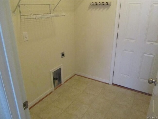 Building Photo - $2475  Beautiful West End 2-Story 4 Bedroom Colonial Home