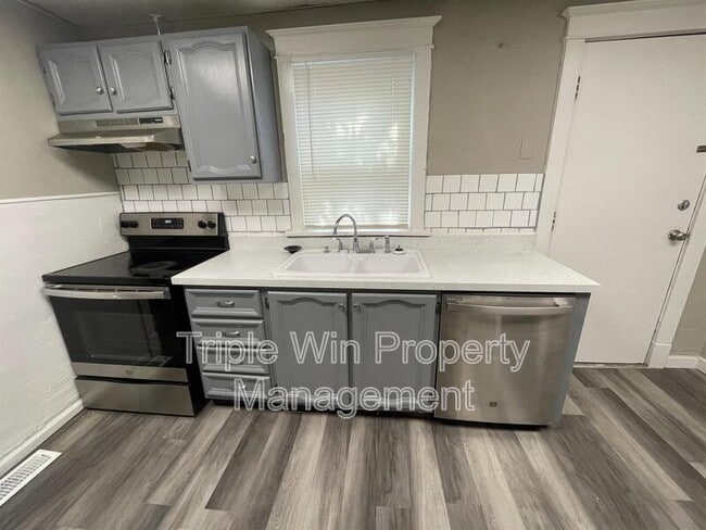 Building Photo - 9425 Burdella Ave