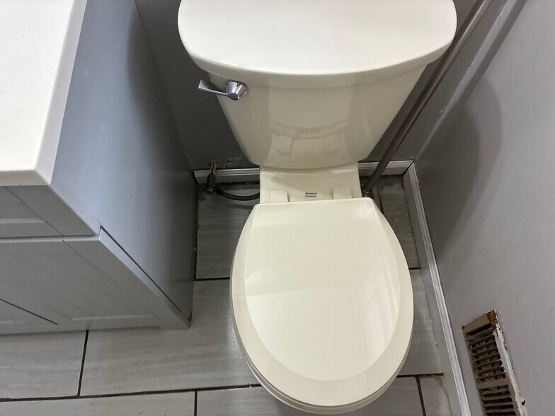 Building Photo - Room in House on Batiste Garden Cir