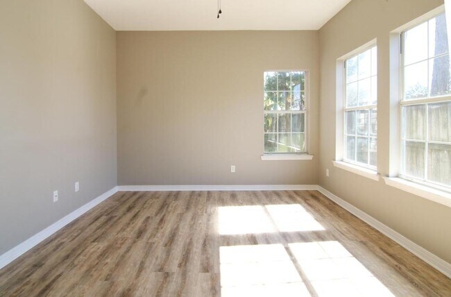 Building Photo - 7943 Audubon Dr