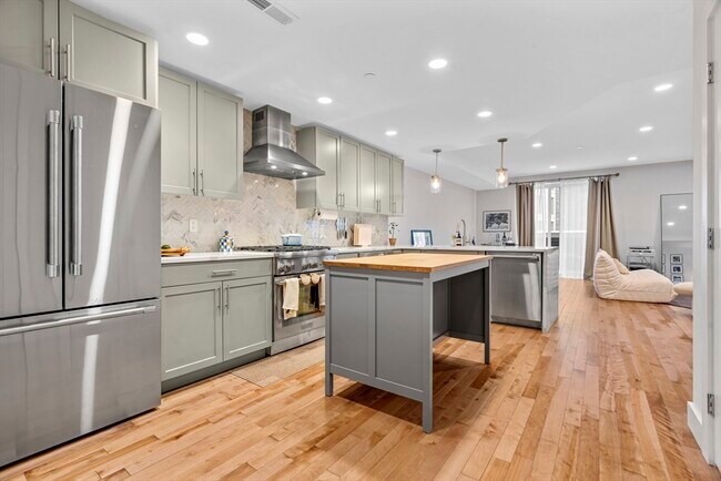 Primary Photo - 50 Hichborn St