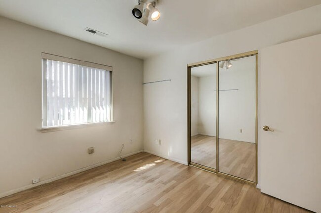 Building Photo - 4 Bed, 2 Bath in CHESHIRE!! Amazing Peak V...