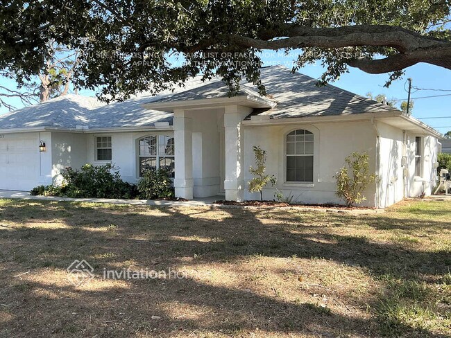 Building Photo - 423 Azure Rd
