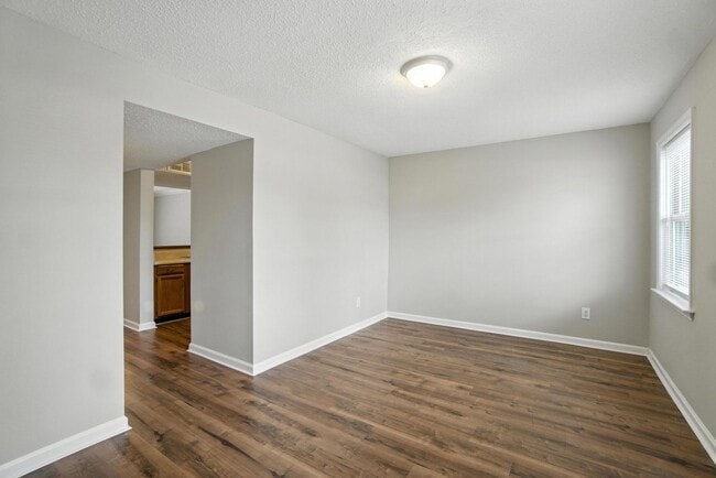 Building Photo - Updated Brick Condo in the Heart of Downto...