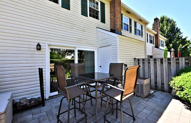 Building Photo - 615 Piedmont Ct