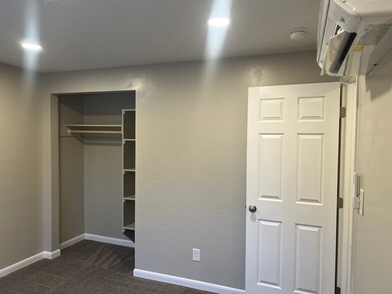 Building Photo - 1209-1209 S Elder St