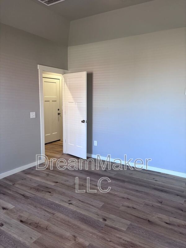 Building Photo - 3102 SE 34th St