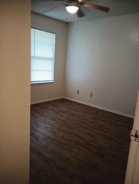 Building Photo - 1405 Chapelwood Dr