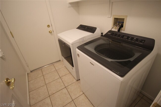 Building Photo - 274 Timber Hollow St