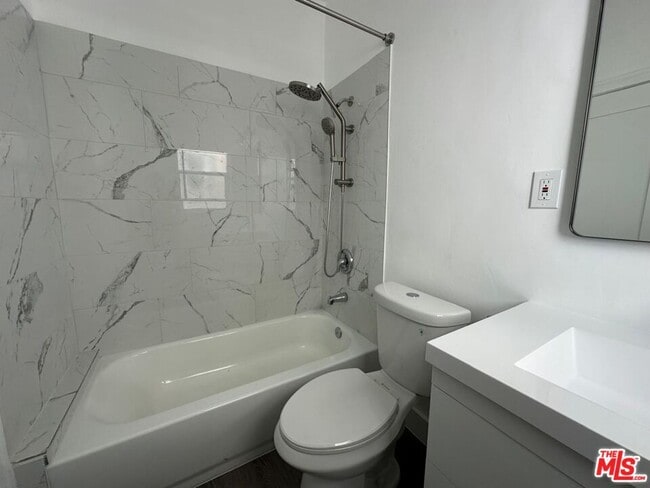 Building Photo - 856 S Gramercy Pl