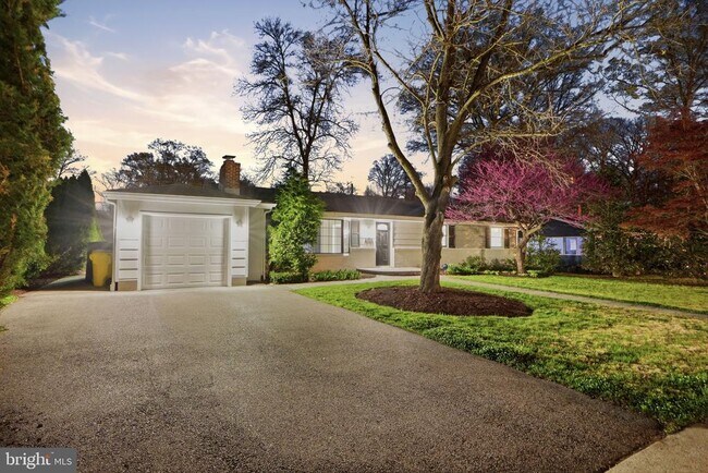 Building Photo - 808 Cottonwood Dr