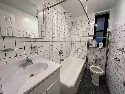 Building Photo - 1 bedroom in BRONX NY 10468