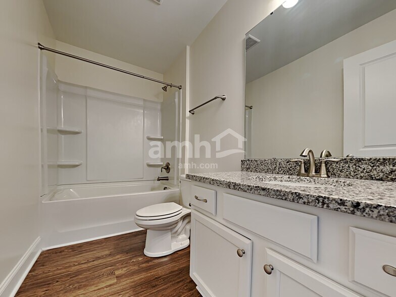 Building Photo - 986 Theodore Rd