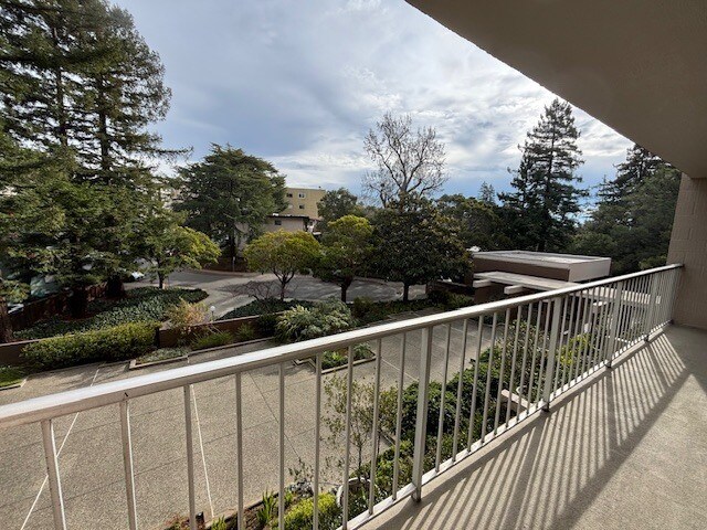 Building Photo - 1 Kelton Ct