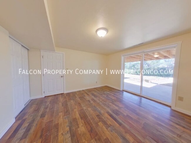 Building Photo - 475 Loomis Ave