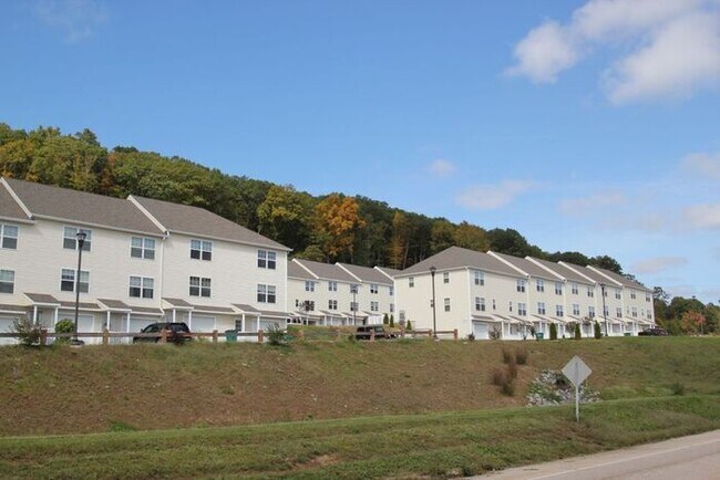 Building Photo - 705 River View Ln