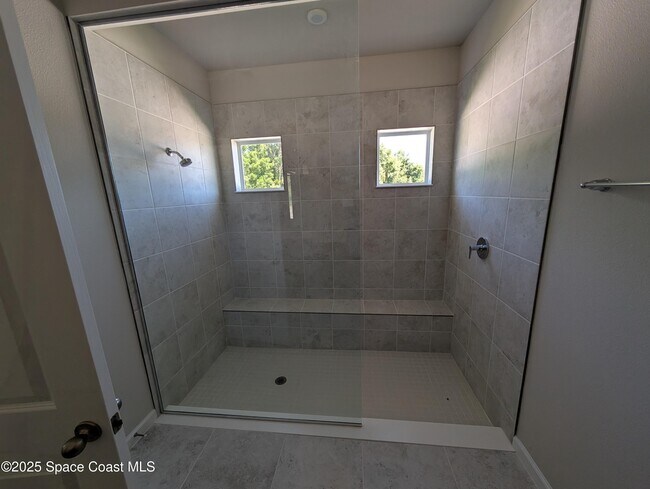 Building Photo - 2484 Landing Dr