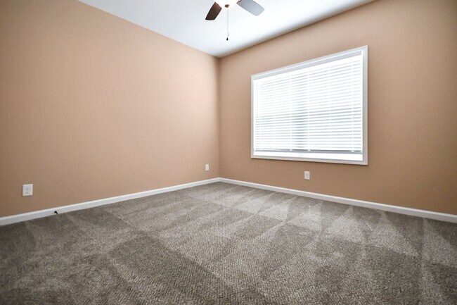 Building Photo - Pet Friendly Four Bedroom!
