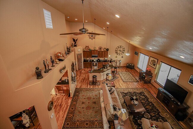 Building Photo - Beautiful home on acreage!