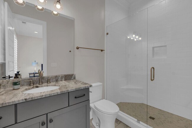 Building Photo - Rent Unfurnished or Fully Furnished - 4 Be...