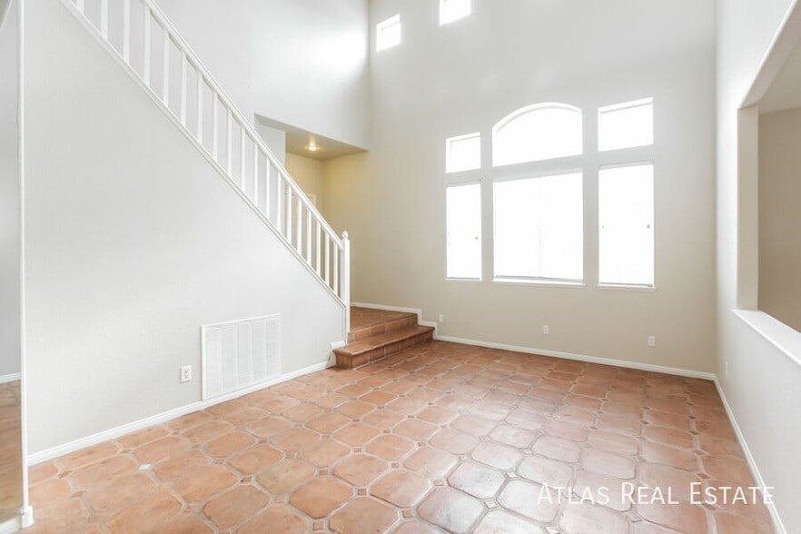 Building Photo - 2213 Warm Walnut Dr