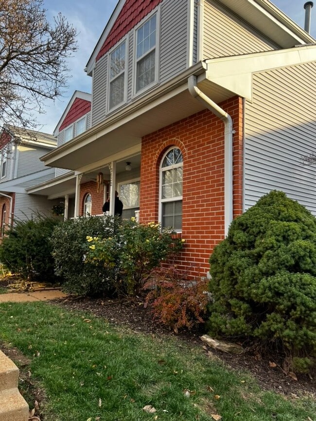 Building Photo - 3 Bedroom, 2.5 Bath Townhouse in Park Hampton