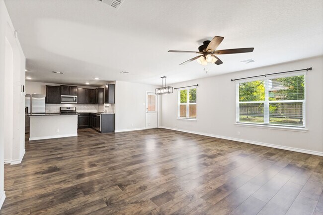 Building Photo - Charming Home Awaits: Spacious & Modern Living in a Prime Location