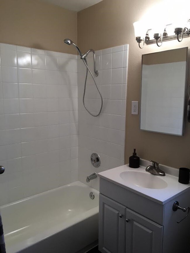 Building Photo - 746 N Mavis St