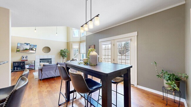 Building Photo - Beautiful Townhome-Fort Collins
