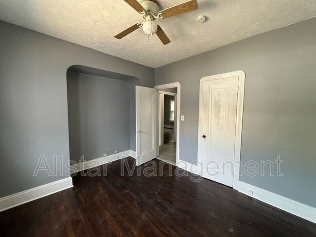 Building Photo - 3257 E 139th St