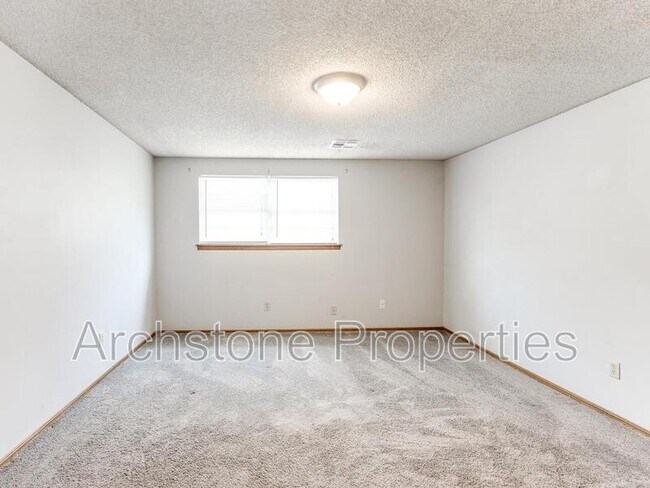 Building Photo - 2524 Boxwood Ave
