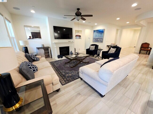 Building Photo - 2488 Remy Cantos Dr