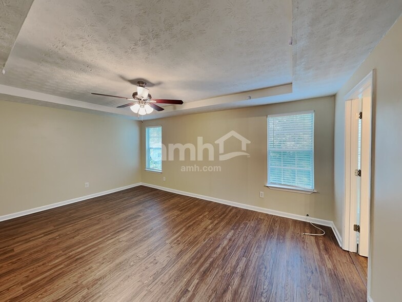 Building Photo - 7114 Hillcrest Chase Dr