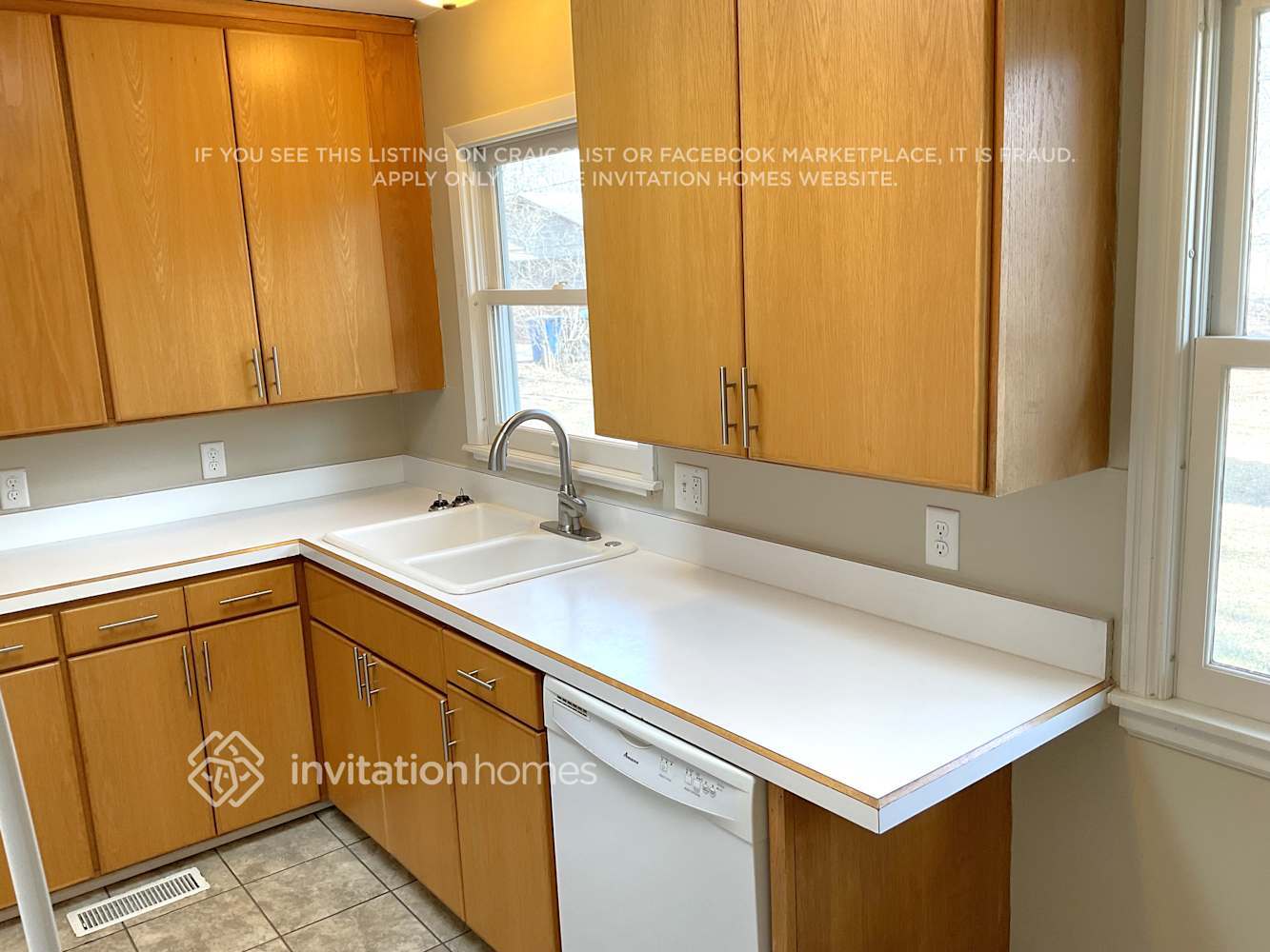 Building Photo - 2940 Orchard Ave N