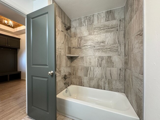 Building Photo - Beautiful 3 Bedroom Home in Azalea Farms in Noble