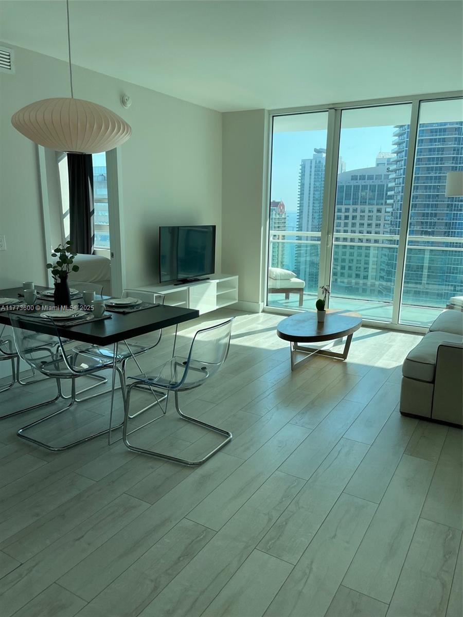 Building Photo - 950 Brickell Bay Dr