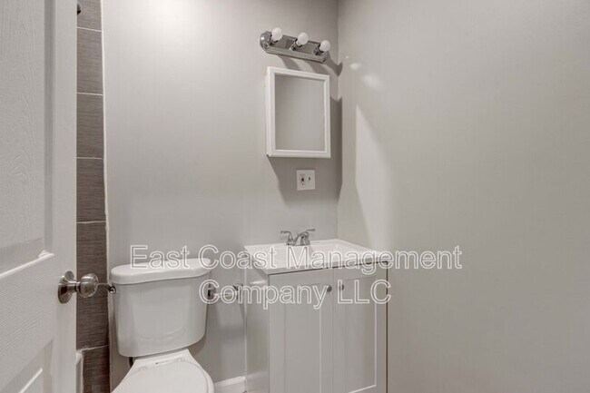 Building Photo - 2854 Oakley Ave