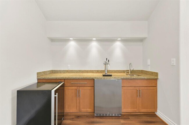 Building Photo - 1638 Cohn St